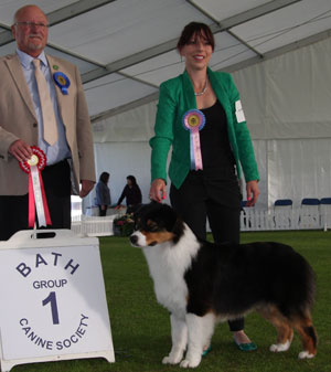 Miss M Spavin Hearthside Man of Mystery at Dialynne (Imp) with puppy group judge Mr G C Duffield
