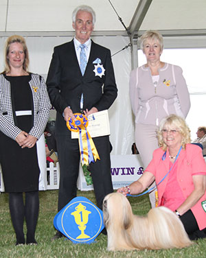 Mrs M Anderson Ch Zentarr George with group judge Mr S Mallard, Miss A Summers (Committee) & Ms N Nedlam (Committee)