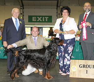 Alcorn, Baddeley, Crowther, & Swan Sh Ch Lourdace Fulcrum JW with group judge Mrs M Waddell, Mr B Limpus (Show Manager) & Mr A Bongiovanni (Royal C) 