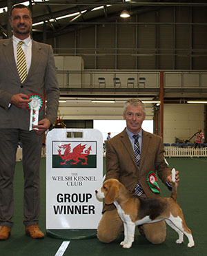 T N Jones & S A Jepson Eardley Merry Berry with puppy group judge Mr M Cocozza