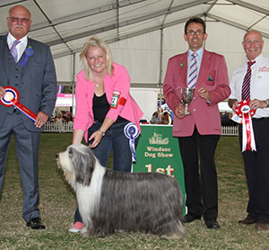 Ms J L Walfron UK Fr Ch Victory Wind's Ghost Whisperer For Snowme with group judge Mr G C Duffield, Mr G Gray (Show Manager) & Mr P Galvin (Royal C)