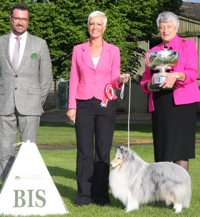 Miss D Pearson Ch Edglonian Singin The Blues with BIS jusge Mr M Cocozza & Dame J Trotter DBE