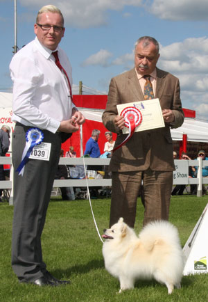 Mr G Pearce & Mr D Francis Ch Longsdale's Jen You Win JW Sh.CM with group judge Mr F Kane