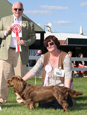 Mrs J & Mr W A Cadwell Jubilwell Bal Maiden with puppy group judge Dr R W James