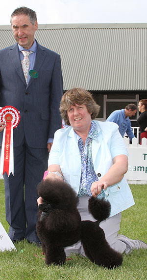 Mrs B Godfrey & Miss S Godfrey Ch Aedan Talk Of The Town with group judge Mr A Easdon