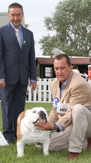 Mr & Mrs P & H Seal Ch Sealaville He's Tyler with group judge Mr A Easdon