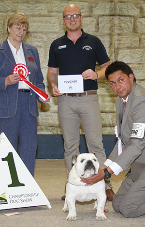 Mr & Mrs A & K Takarangi Ruakuri Chasing Great with puppy group judge Mrs E M Peach & Mr K Cadmore (Dorwest Herbs)