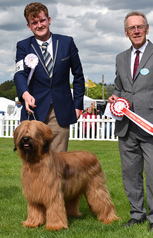 Mrs J Snelling Beaugency Bouzy Roots with puppy group judge Mr R P Oldham