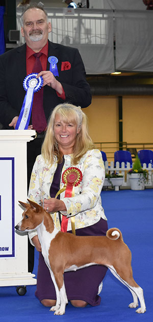 Mrs S Dunsdon Ch & Aust Ch Zandeena Getn Cort In The Act (Imp) with group judge Mr H Ogden