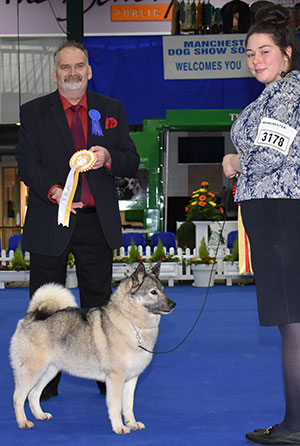 Mrs J E Cowper Ch Rothenborg Leaha with group judge Mr H Ogden