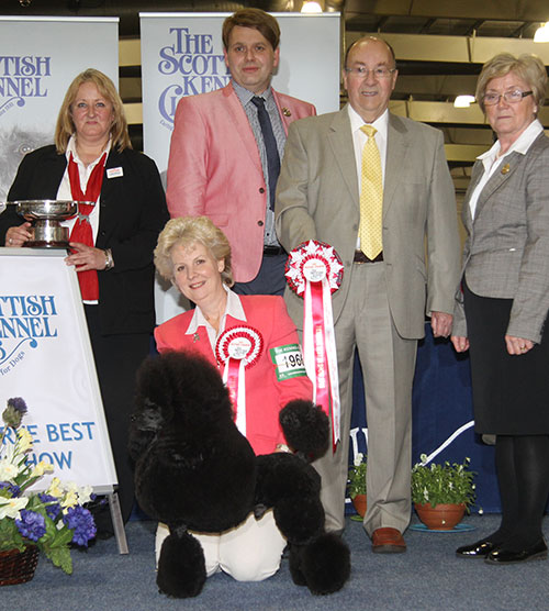 Miss J Kitchener Ch Lenholl D'Ikar at Michandy (Imp) JW with BIS judge Mr K A Nathan, Mrs I McManus (Convener), Mr S Payne (Show Manager) & A Morton