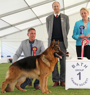 Mr J G Cullen Ch Elmo Vom Huhnegrab with group judge Mrs M J Purnell-Carpenter