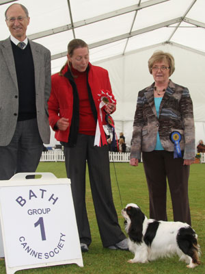 Mr W W Moffatt & Mrs J P Robins Ch Maibee Theo with group judge Mrs I McManus