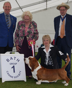 Mr P Freer Switherland Classic Design with group judge Dr Boggia-Black & Mr C Pascoe (Committee)