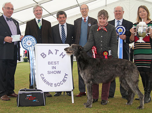 Mr S A F Helps, Mrs C L Dove & Dr R S Dove Foxcliffe Classic Liberty Freedom At Beardswood with BIS judge Mr D Cavill, & Mr B Ford (Secretary