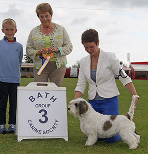 Mrs S Robertson, Mrs W Doherty & Mr R Scott Ch Soletrader Annie Mac with group judge Mrs J Peak 