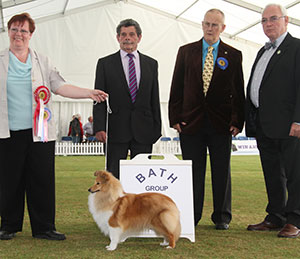 Mrs K E Hateley Willowgarth Tangerine Lace with puppy group judge Mr B W Reynolds-Frost, Mr B Ford (Secretary) & Mr W Browne-Cole (Chairman) 