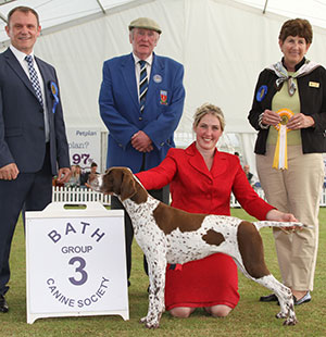 Mrs S Dyer & Miss S Dyer Sh Ch Sharnphilly Juici Cuture JW with group judge Mr F Whyte & Mr R Millbank (Committee)