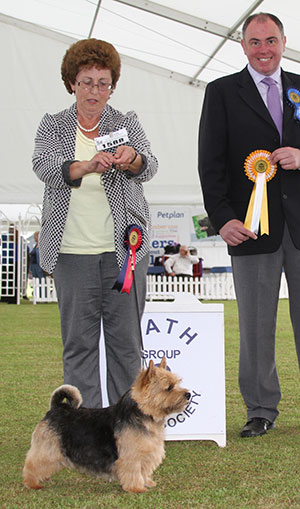 Mrs L Crawley & Mr M Oddie Ch Ragus Hand In Glove with group judge Mr R Allen