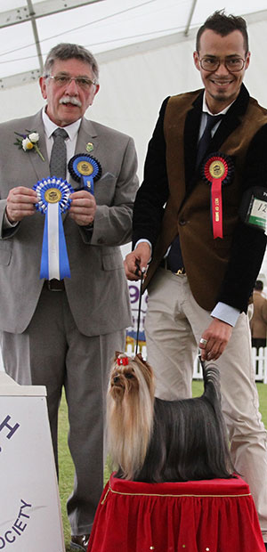 Mrs C Chassefiere Ch Haute Couture De La Vierge Doree with group judge Mr T M Evans