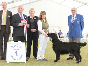 Mr & Mrs M W & M G & Misses C Mangham Sh Ch Onyxro Mensa JW with group judge Mr M J Howes, Mr R Millbank (Committee) & Mr C Laurence (President)