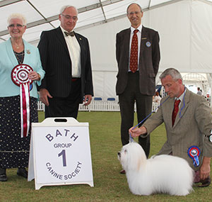 Mrs A & Mr T Craig Cotonkiss Moon Rock with group judge Mrs M Wildman, Mr W Browne-Cole (Chairman) & Mr C Laurence (President) 