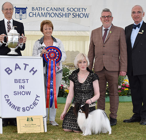 Miss K Roosens Planet Waves Forever Young Daydream Believers with BIS judge Mrs J Peak, Mr L A S Cox (Secretary), Mr W Browne-Cole (Chairman) 