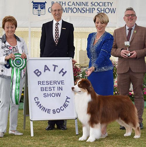 Mrs K Kirtley & Mrs D Erdesz AKC ASCA Wyndstar Magic Marker with BIS judge Mrs J Peak, Mr L A S Cox (Secretary) & Mr C J Laurence (President)