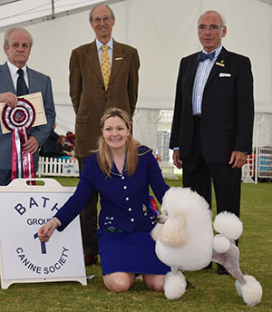 Miss M Harwood & Mrs L Cunningham Am Ch Clarion Counter Fire (Imp USA) with group judge Mr S W Hall, Mr W Browne-Cole (Chairman) & Mr C J Laurence 