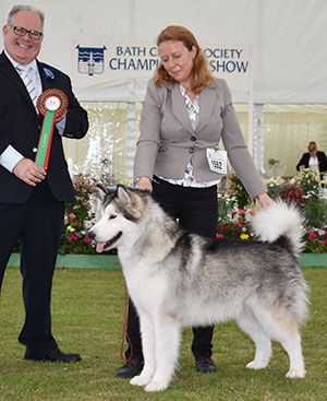 Mr A & Mrs L Burgess Cedarcreek Forever Young At Mountainglen with spbeg group judge Mr R Morris