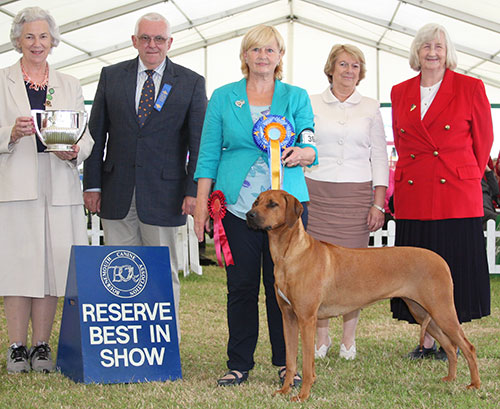 Mrs M L Farleigh Ch Kinabula Bin There Done That with BIS judge Dr R James, Mrs J Iles-Hebbert (President) & Mrs J Stratten (Assistant Secretary) 