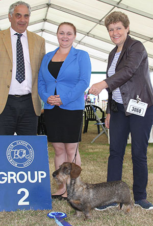 Mr & Mrs D & K McCalmont Ch Silvae Solo with Mr J Courtney (Show Manager) & Miss B Rowe (Committee) 