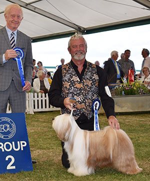 Mr N S Smith & Ms J Hadlington Ch Tetsimi Moves Like Jagger with group judge Mr T Johnston 