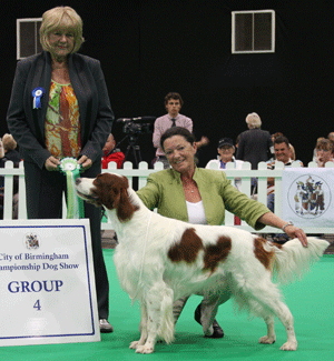 Mrs E E Walker Sh Ch Vanders Va Voom Avec Wroxham with group judge Mrs H Parkinson