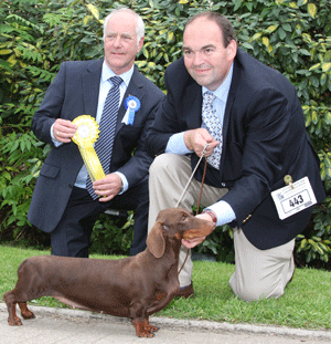 Mrs S & Mr J Hunt Carpaccio Cognac Diamond with group judge Mr P Freer