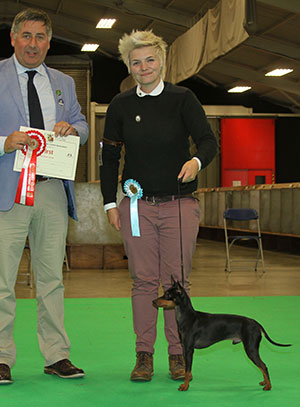 Miss H J V Nowell & Miss S L Crossling Lasagesse Major Tom with junior group judge Mr J Horswell 