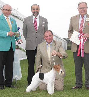 Mr V Malzoni Ch Travella Striking Steel with group judge Mr W R Irving, Mr S Plane (Assistant Secretary) & Mr A Bongiovanni (Royal Canin)