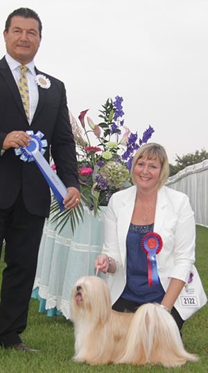 Mrs J Scarll & Ms S Sykes Ch Timazinti Liberty with group judge Mr P Harding 