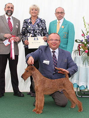 Mr & Mrs A & J Barker & Mr J Averis Lakeridge Cahal with group judge Mrs E P Hollings, Mr S Plane (Committee) & Mr A Bongiovanni (Royal Canin) 