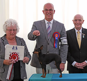 Mr A Leonard Witchstone Cheyenne Falls with group judge Miss M Mallows & Mr D Guy (Secretary) 