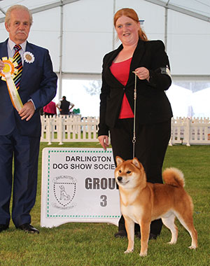 Miss C Roskell & Miss M Dunhill Hall Ch Vormund Jean Paul Gaultier JW Sh.CM with group judge Mr S W Hall