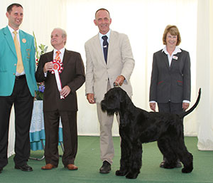 Mr & Mrs K & S Cullen & Mrs R Thomas Ch Philoma Lana Lang with group judge Mr S W Hall, Mr J R Harrison (Show Manager) & B Banyard (Royal Canin)
