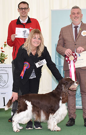 Mr & Mrs D J Mitchell & Mr K Payne Sh Ch Peasblossom Jester with group judge Mr L A S Cox & Mr J Wolstenholme (Royal Canin)