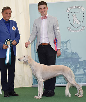 Mr B Mansell, Mrs J Duddell & Mr L Johnson Ch Canerikie Catalina with group judge Mr E Engh