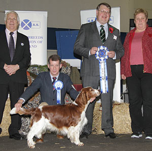 Mr J S Thirlwell Sh Ch Ferndel Aeron Magregor with BIS judge Mr D Ericsson, Mr G Sutherland (Committee) & Mrs L McGillivray (Committee)