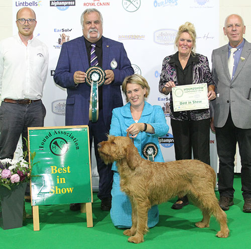 Mrs J McDonald-Ulliott Hibeck Dino with group judge Mr K Sinclair, Mr C Makey (Chief Steward) & Mr K Cadmore (Dorwest Herbs)