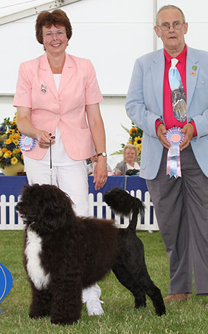 Mrs C Thompson-Morgan & Mr E Morgan Belleville Anjo Negro with puppy group judge Mr B Reynolds-Frost