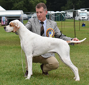 Mrs D O'Neill & Miss J O'Neill Sh Ch Chesterhope Thrill Of T Chase (Imp)