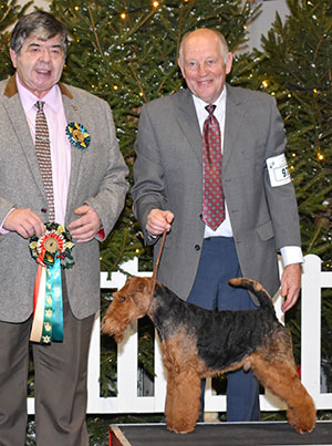 Mr P Davies Ch Perrisblu The Butler with group judge Mr A Hunt