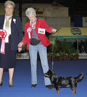 Mrs J Huck Leyeside Miss Bonnie with puppy group judge Mrs C E Cartledge